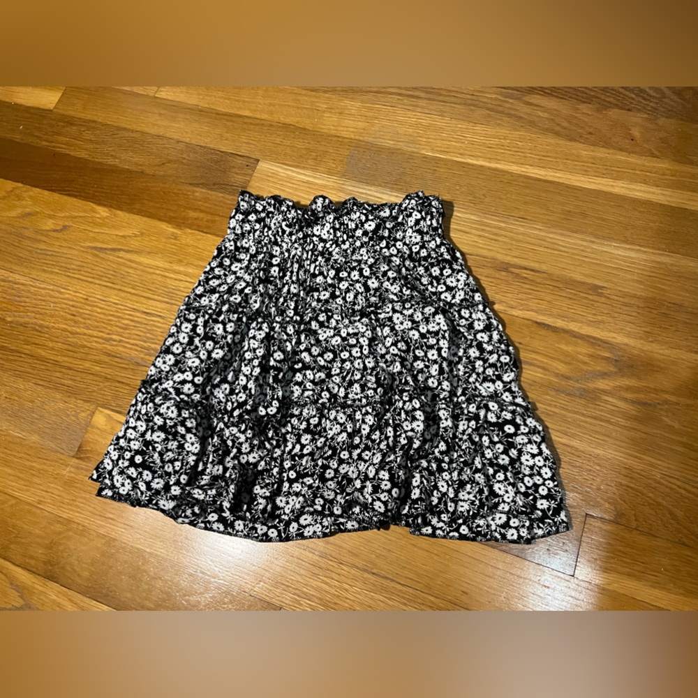 Black and white loose skirt